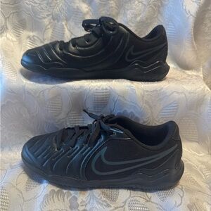 Nike Jr. Tiempo Legend 10 Club Indoor/Court Soccer Shoes Sz 2Y